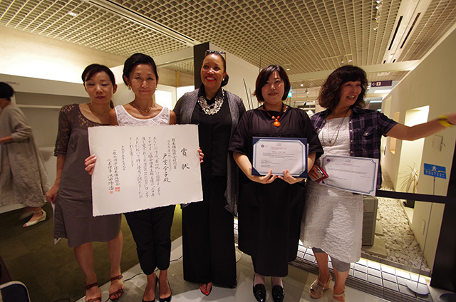 記念イベントを取りまとめた細井さん、有城さん、小林さんが表彰されました