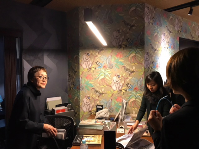 セミナー後にはパリから送られてきた貴重な最新コレクションのブックを見せていただきました