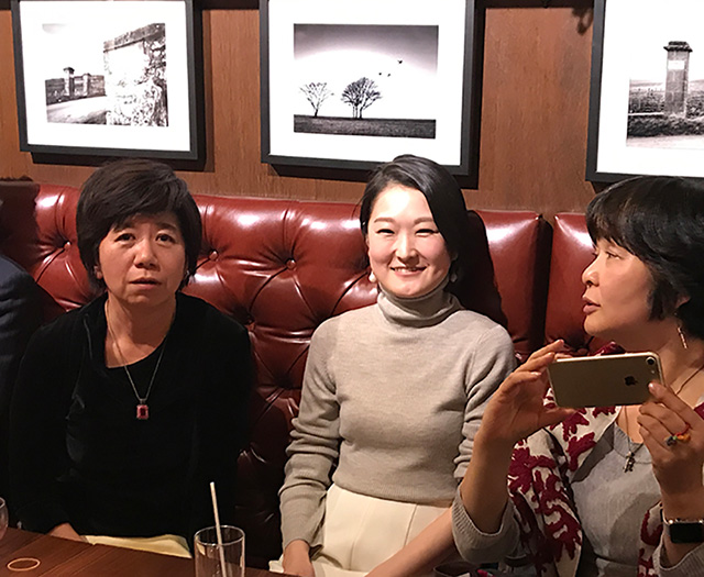 ドレスコードは赤。さりげない赤の入り方。 ドレスコードは赤。さりげない赤の入り方。