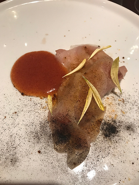 お料理/物語を感じさせる美しい一皿。前菜、メイン、デザートまでうっとりする美味しさです。 お料理/物語を感じさせる美しい一皿。前菜、メイン、デザートまでうっとりする美味しさです。