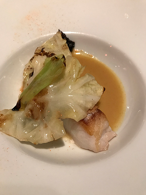 お料理/物語を感じさせる美しい一皿。前菜、メイン、デザートまでうっとりする美味しさです。 お料理/物語を感じさせる美しい一皿。前菜、メイン、デザートまでうっとりする美味しさです。