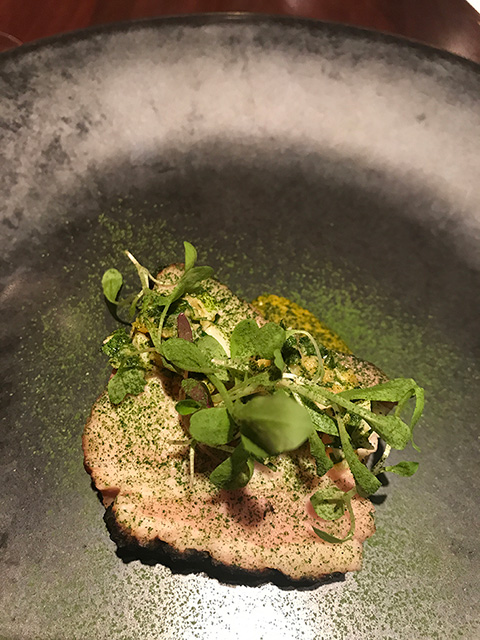 お料理/物語を感じさせる美しい一皿。前菜、メイン、デザートまでうっとりする美味しさです。 お料理/物語を感じさせる美しい一皿。前菜、メイン、デザートまでうっとりする美味しさです。