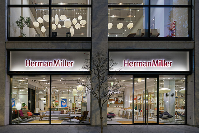 Herman Miller Store の2階にて。開放感を外からご覧ください。